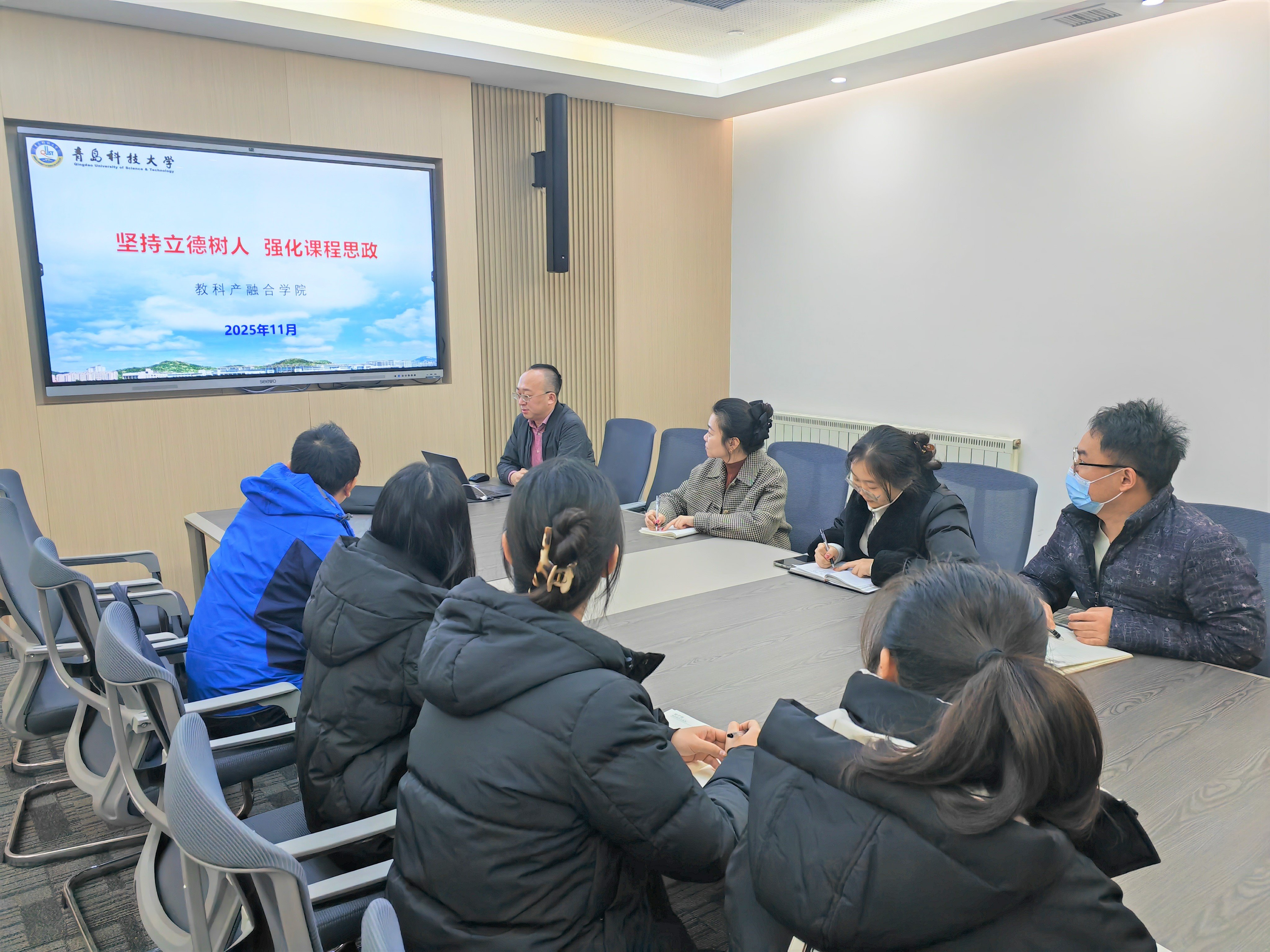 聚焦课程思政内涵 学院举办专题培训提升育人实效